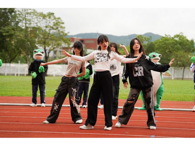 kids-cheering-big